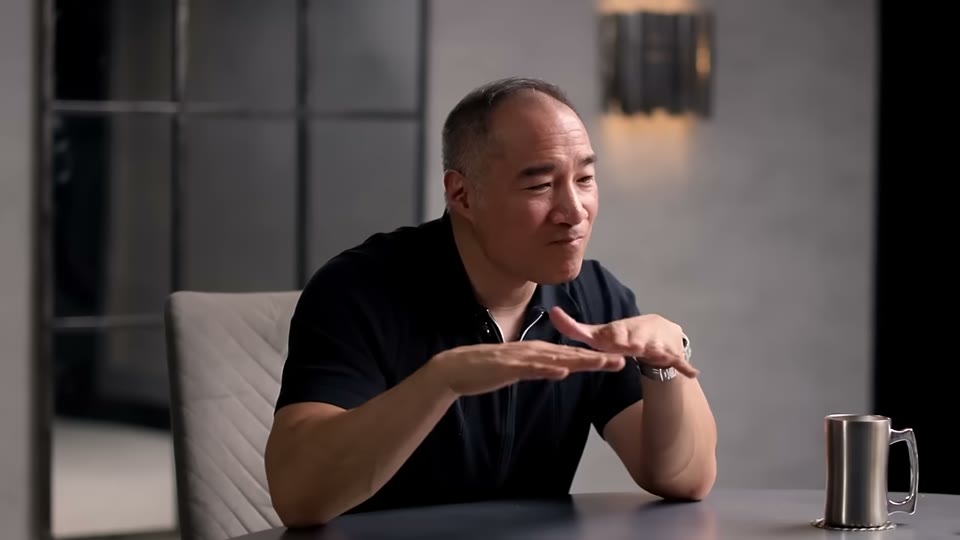 PCOS에 대해 설명하는 앨런 아라곤