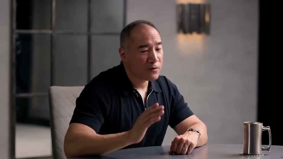 설탕과 인공감미료에 대해 설명하는 앨런 아라곤