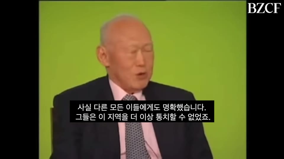 영국 식민지 시대를 회고하는 장면