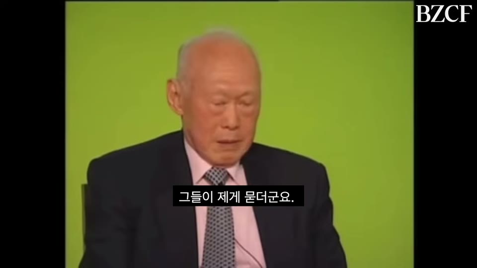 중국에 대한 견해를 밝히는 장면