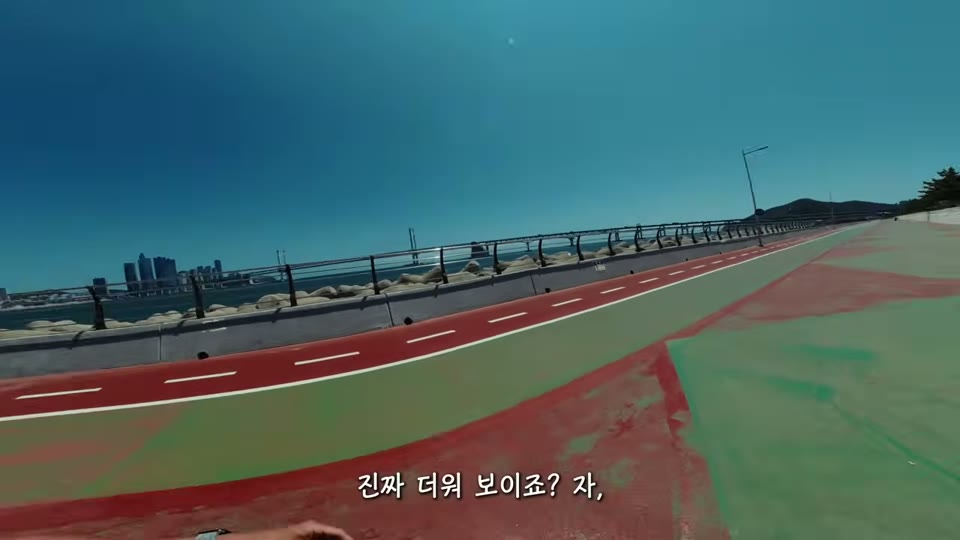 부산 해안 러닝 코스에서 촬영한 실제 슬로우 조깅 장면