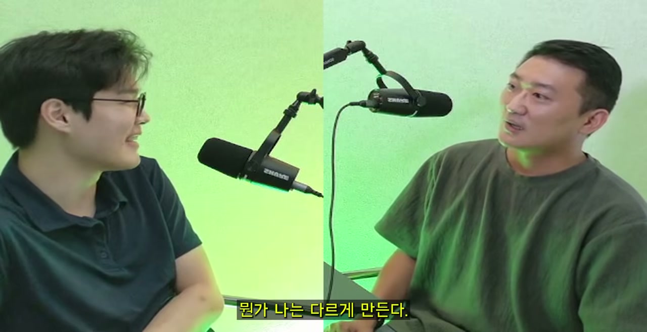 독창성보다 복제가 중요하다는 철학을 논의하는 장면