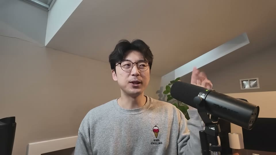 화자가 우연한 바이럴 시작에 대해 이야기하는 장면