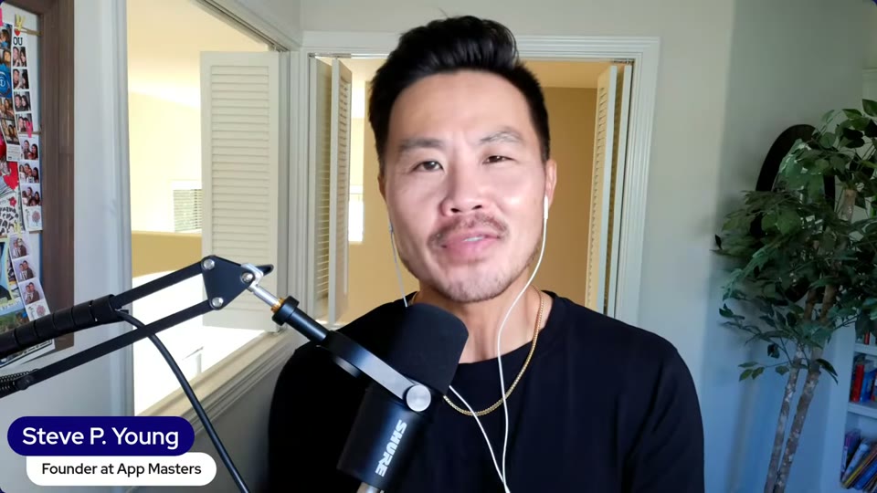 Steve P. Young이 방송을 시작하는 장면