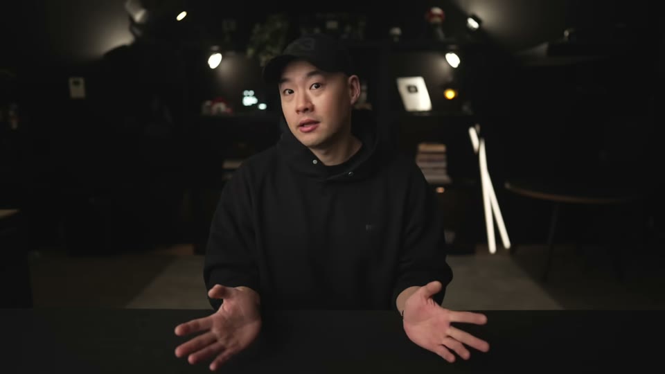 화자가 꾸준함과 추진력에 대해 설명하는 장면