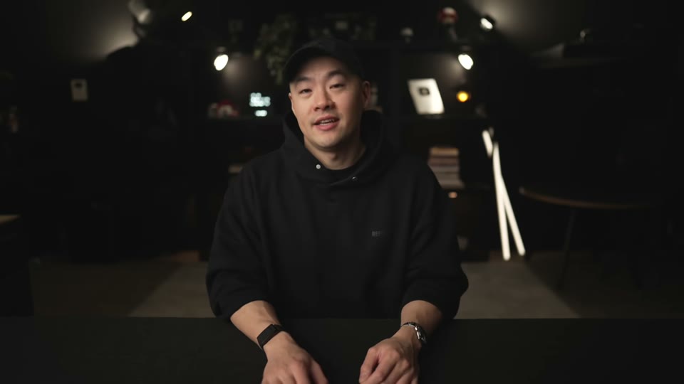 화자가 캐러셀 형식의 성과를 설명하는 장면
