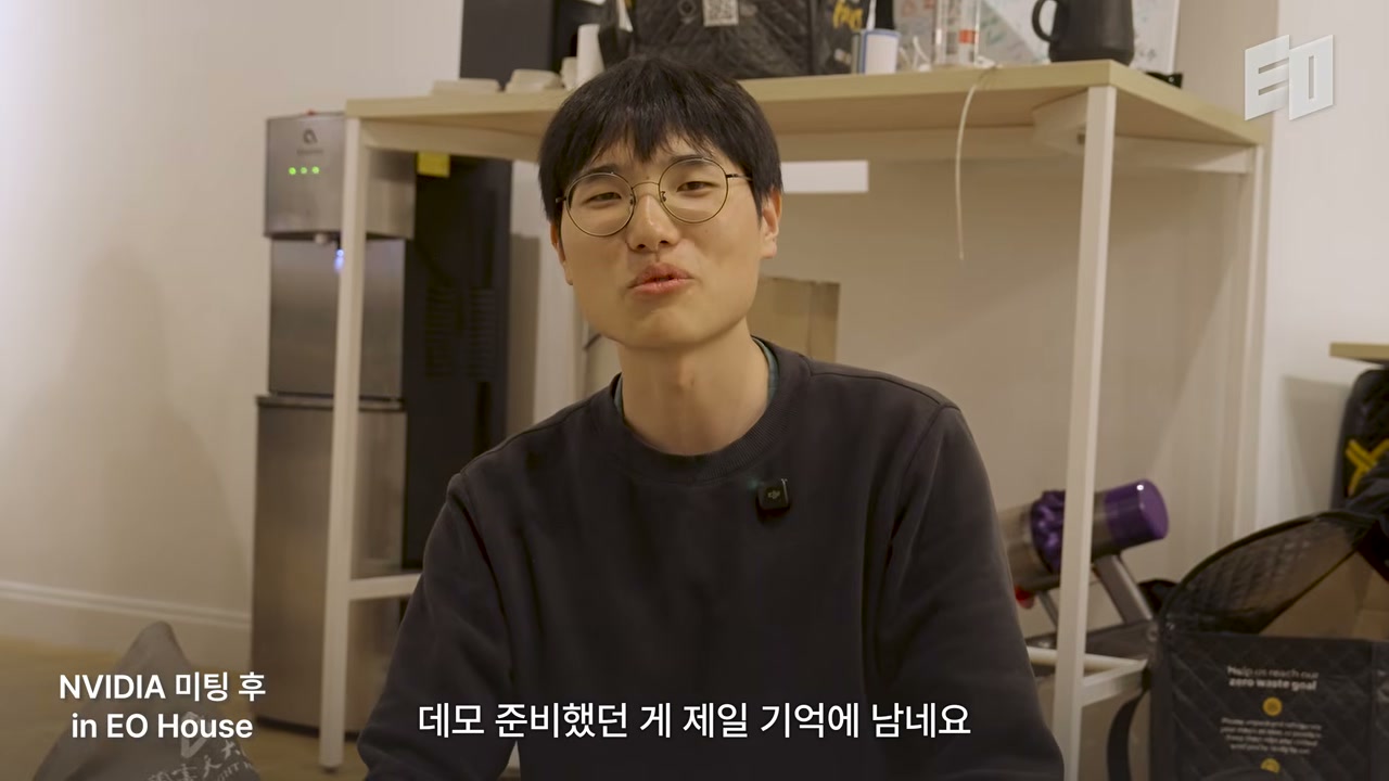3일 밤샘 데모 준비와 케이블 공수 소동을 설명하는 장면