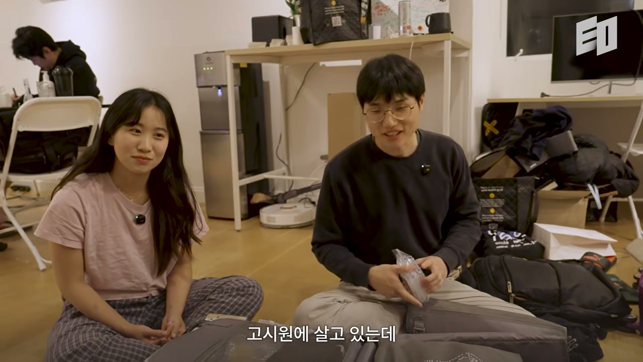 여러 프로토타입 제작과 빅테크의 긍정적 반응을 설명하는 장면