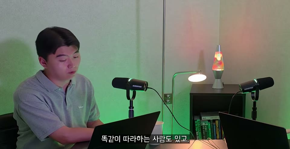 네트워킹의 장단점에 대해 이야기하는 장면