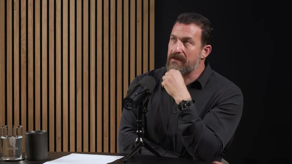 근육 손실 논쟁을 설명하는 장면